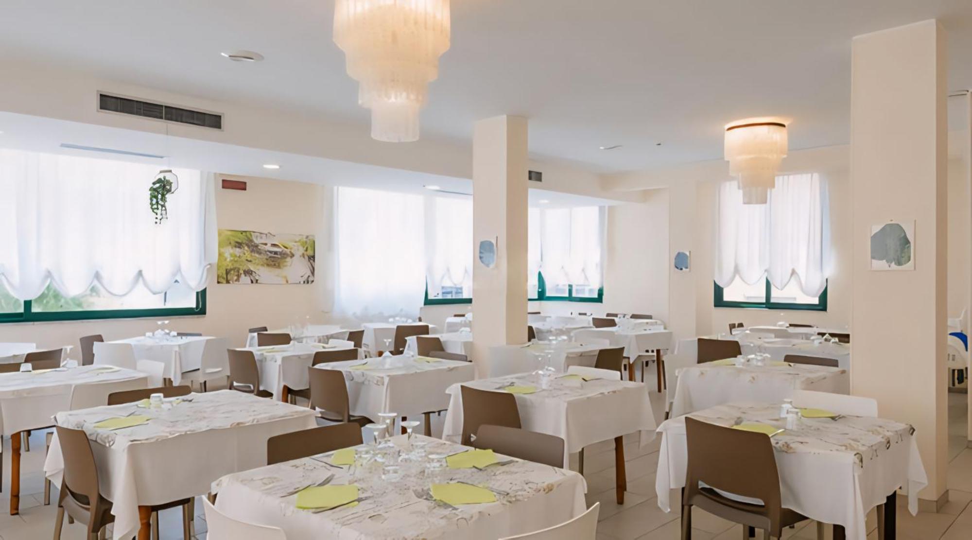 Hotel Baltic ミザーノ・アドリアーティコ エクステリア 写真