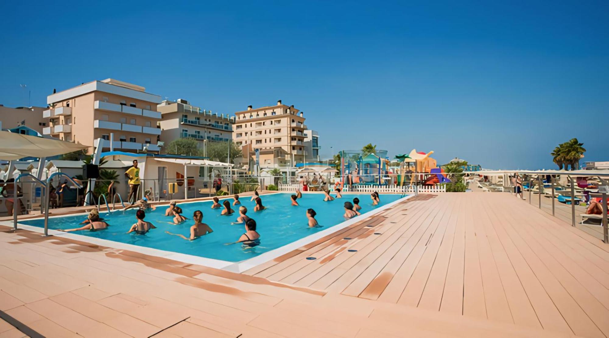 Hotel Baltic ミザーノ・アドリアーティコ エクステリア 写真