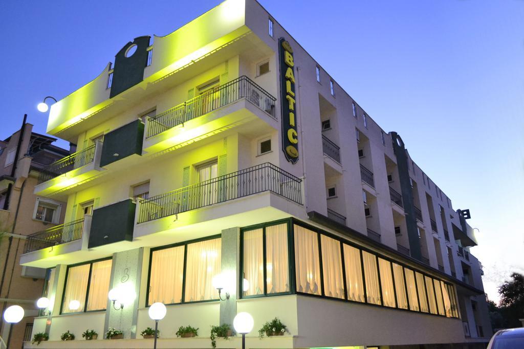 Hotel Baltic ミザーノ・アドリアーティコ エクステリア 写真